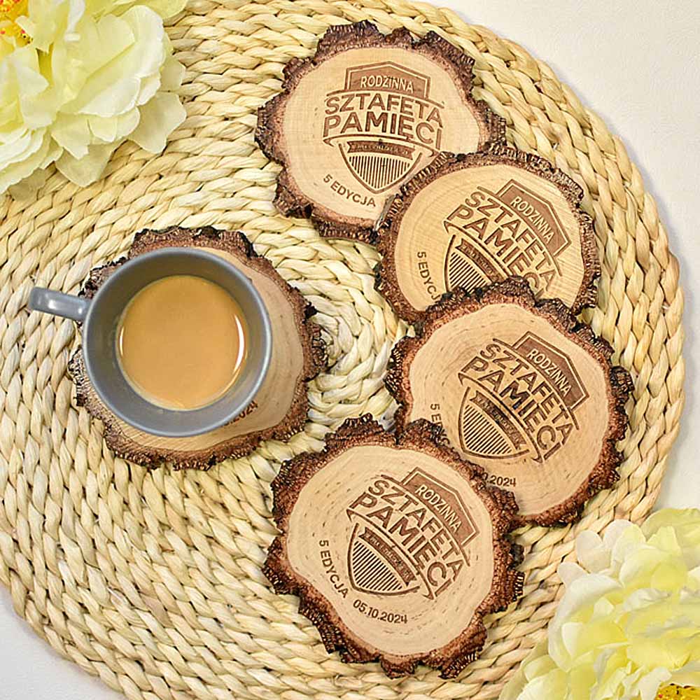 podkładka pod kubek z plastra drewna brzozy z grawerem logo